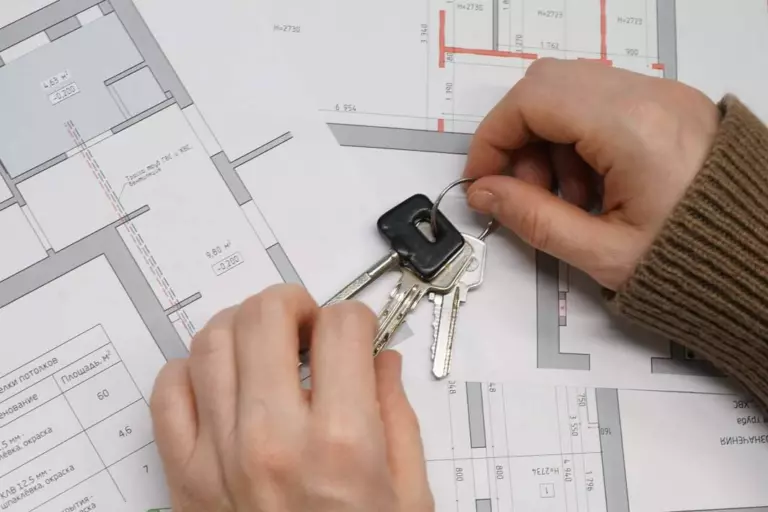 Минстрой РФ хочет обязать, чтобы приемщики квартир обладали профильным специализированным образованием — «Известия»