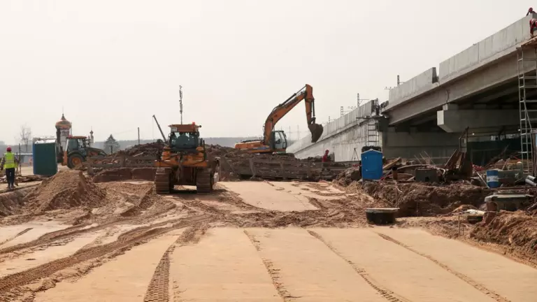 Продажи дорожно-строительной техники в России рухнули на 36,6% год к году, до 11,94 млрд рублей