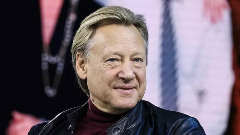 Загородный дом в эстетике французского шале: где живет Дмитрий Харатьян