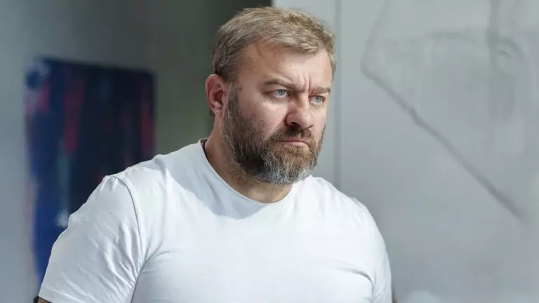 Деревянный дом в Толстопальцево и вилла в Испании: где живет Михаил Пореченков