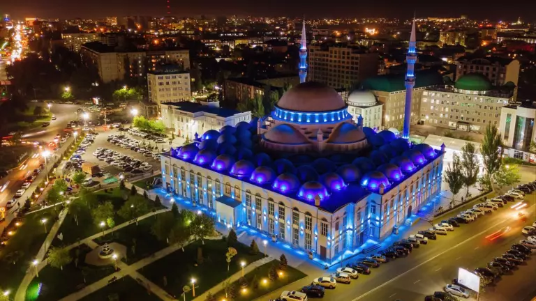 Шедевры архитектуры Махачкалы, которые обязательно нужно посетить