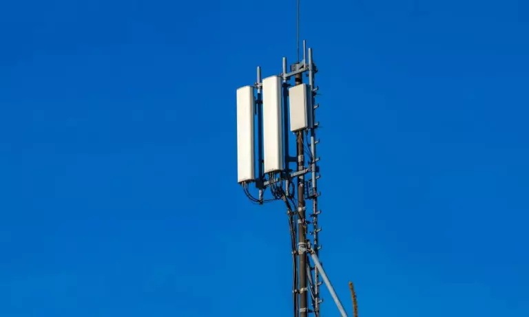 Минцифры готовит законопроект, который обяжет застройщиков проектировать места под вышки сотовой связи в новых жилых комплексах