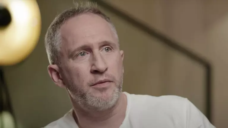 Просторный коттедж для большой семьи: где живёт Оскар Кучера