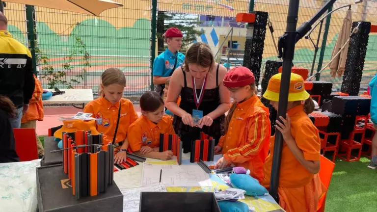 «Артек» знакомит школьников с будущим строительных технологий