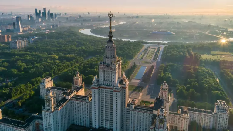 Лучшие школы Москвы: ТОП-10 учебных заведений, готовящих самых конкурентоспособных выпускников, по версии RAEX