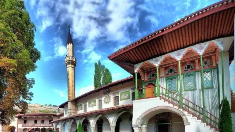 Шедевры архитектуры Бахчисарая, которые должны быть в вашем маршруте