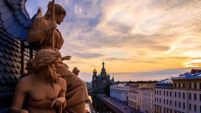 Жизнь в старых домах Санкт-Петербурга: покупка квартиры в историческом центре