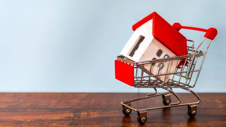 Какой процент квартир в новостройках остается непроданным?