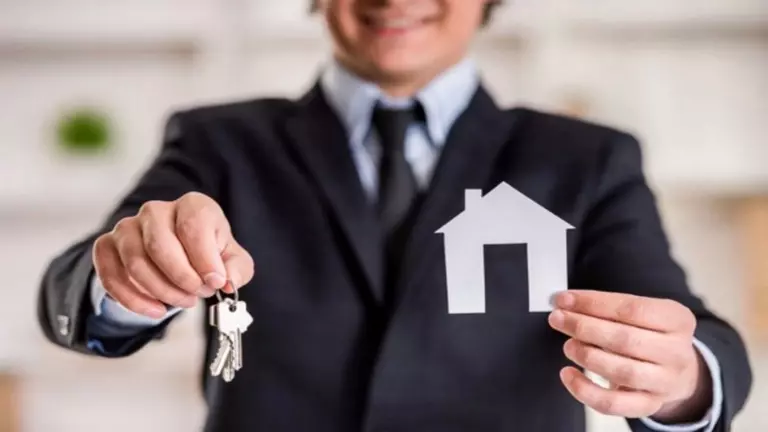 Сколько зарабатывает агент на продаже квартиры?
