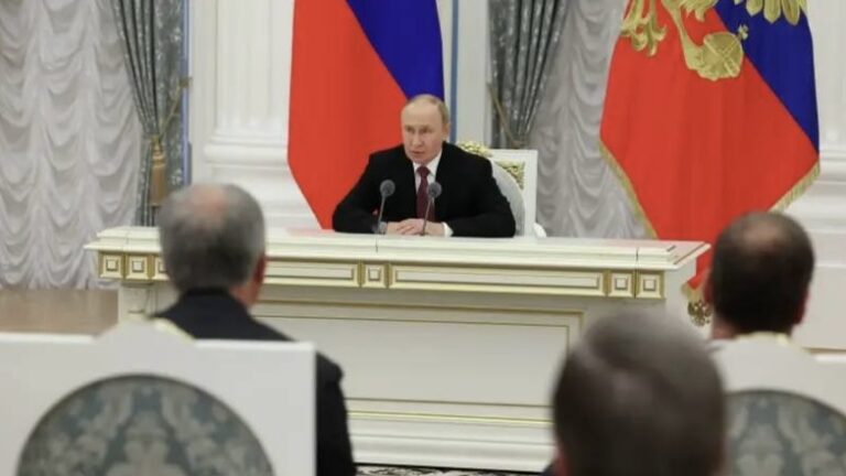 Путин порекомендовал Минстрою России наладить контроль за расходованием средств