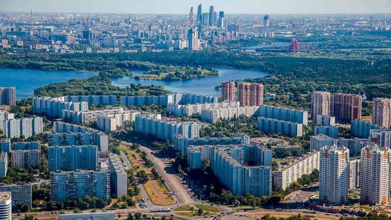 Перспективные районы Москвы: куда выгодно вложиться*
