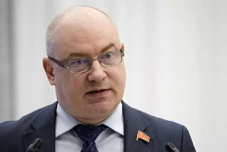Депутат заксобрания Алтайского края Сергей Малинкович предложил обязать богатых россиян принудительно подселять к себе малоимущих