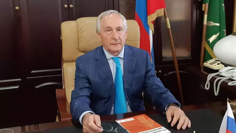 Ещё один пошёл: у судьи, 20 лет возглавлявшего Верховный суд Адыгеи, конфискуют 114 земельных участков и 26 домов