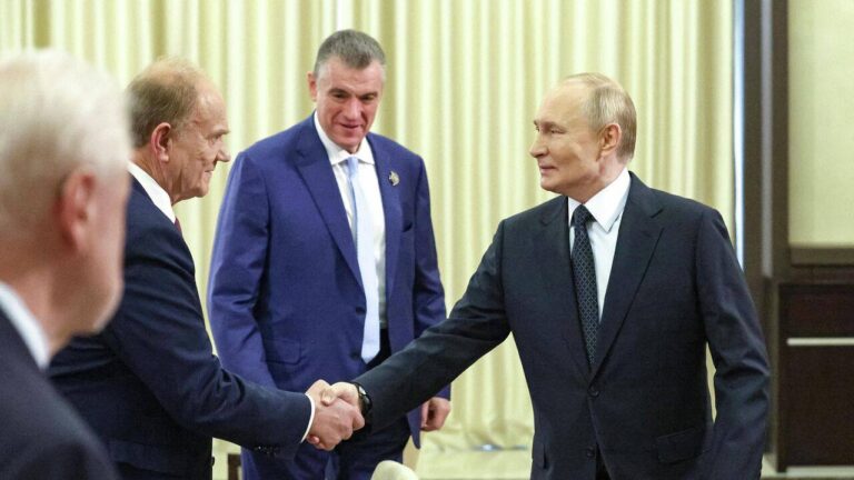 Лидер ЛДПР Леонид Слуцкий на встрече президента РФ Владимира Путина с лидерами думских фракций предложил создать в России ведомство по контролю за ЖКХ