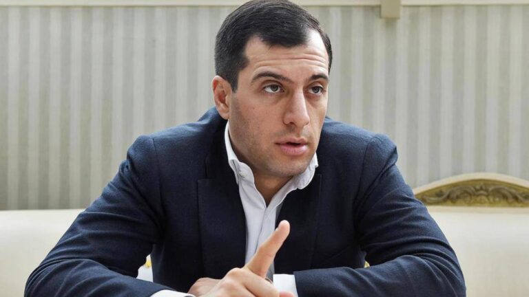 Экс-чиновника петербургских управлений Росреестра и Росимущества Бориса Авакяна, которого недавно объявили в розыск, нашли мертвым в консульстве Армении