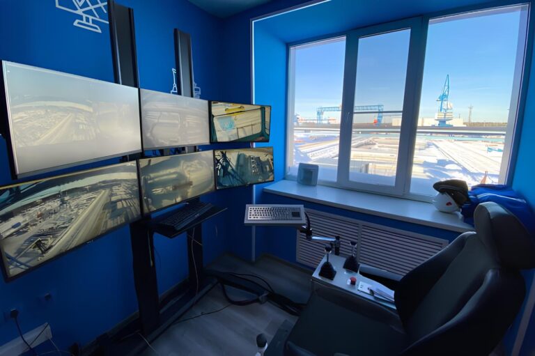 К 2030 году российских крановщиков планируют пересадить в офисное кресло