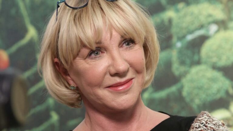 Небольшой деревянный домик в Подмосковье: где живет Елена Яковлева