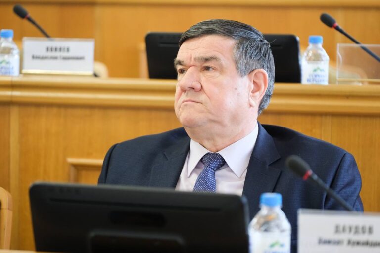 Депутат из Астрахани предложил закладывать в бюджет 10% на взятки