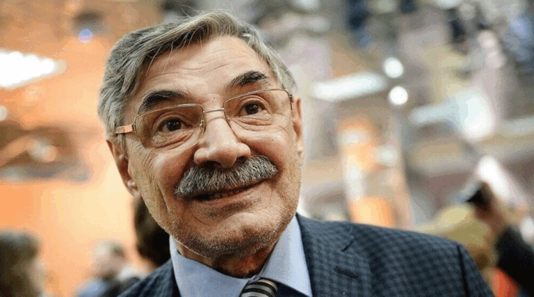 Где живёт Александр Панкратов-Чёрный: квартира в центре Москвы