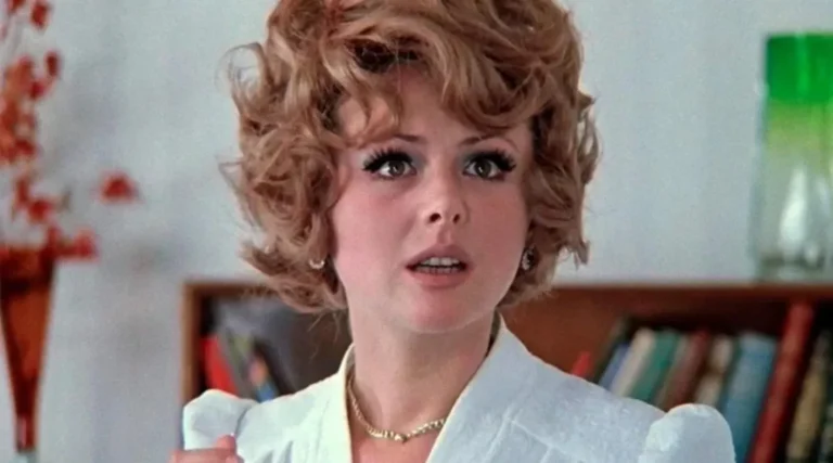 Где живёт «хорошая девушка Лида» Наталья Селезнёва: квартира легенды советского кино без глянца и показной роскоши