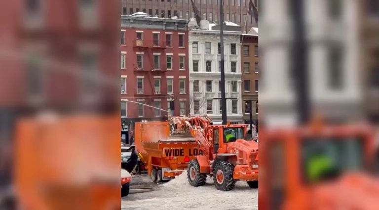 В Нью-Йорке плавят снег после сильных метелей с помощью «гидромассажных ванн»