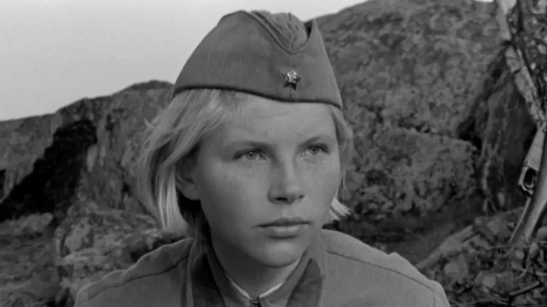 Недвижимость без права на ремонт и дом для души: где живет Елена Драпеко 