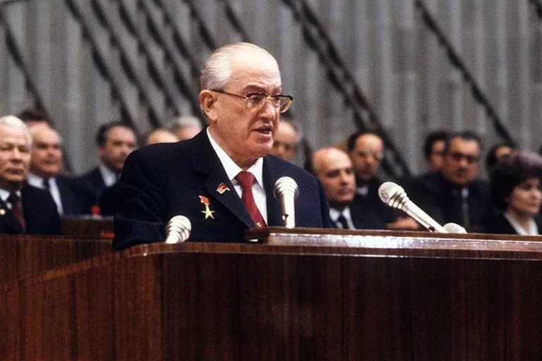 Где жил Юрий Андропов: недвижимость генсека на Кутузовском в Москве и как выглядела власть без роскоши