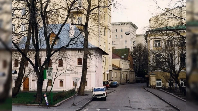Брюсов переулок: где жила элита искусства СССР в центре Москвы и почему это место до сих пор недооценивают