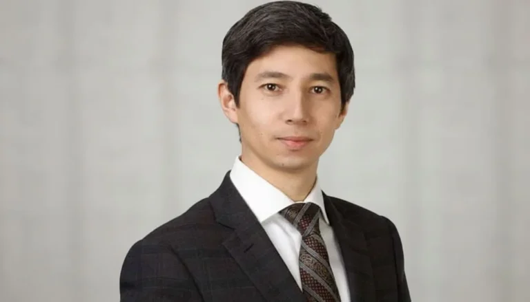 Вице-президента «Атомстройэкспорта» Николая Виханского обвиняют в получении взятки в 200 млн рублей от подрядчика, занимающегося строительством Белоярской АЭС