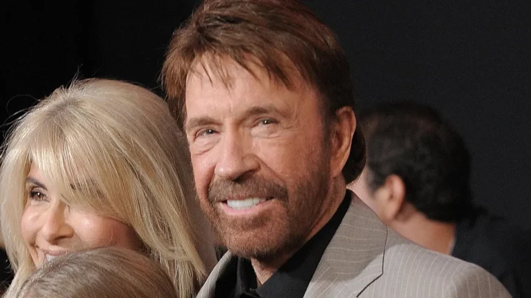 Ушел Чак Норрис,  легендарный герой боевиков: каким был дом и почему он выбрал уют вместо голливудского пафоса