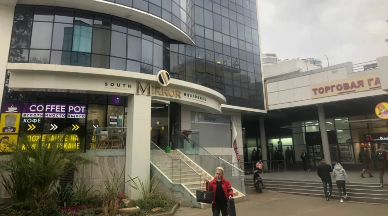 Владельцы помещений в Торговой галерее в Сочи перестраивают бутики в апартаменты