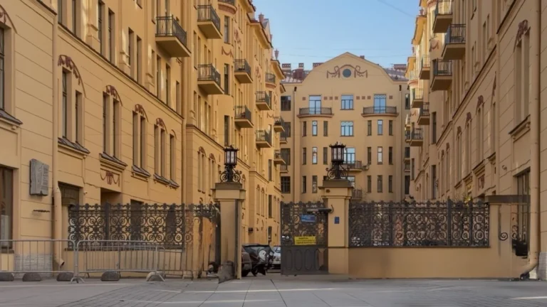 Квартира мечты в сердце Петербурга: как выглядит жилье в историческом доме на Рубинштейна 