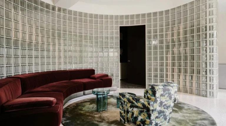 Как выглядит квартира в Германии: берлинское жилье превратили в арт-объект с атмосферой ночного клуба