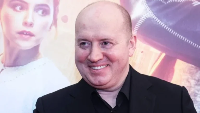 Где живет Сергей Бурунов: квартира с видом на аэропорт и собственный особняк в Москве 