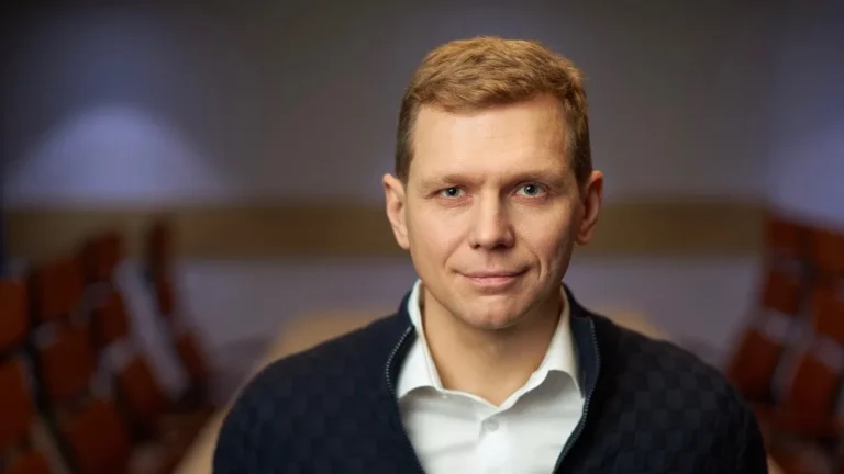 «Быт на краю мира стал главным уроком моей жизни»: генеральный директор ГК ФСК Дмитрий Трубников