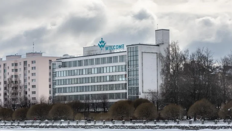 В Выборге Ленинградской области выставлено на торги историческое здание за 437 млн рублей из-за банкротства собственника ТЦ Welcome  