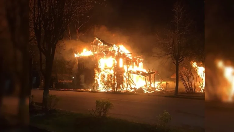 Дома купца Шабанина в Новой Ладоге Ленинградской области выставили на продажу за 767 тысяч рублей. Кто рискнет вложиться в сгоревший памятник?