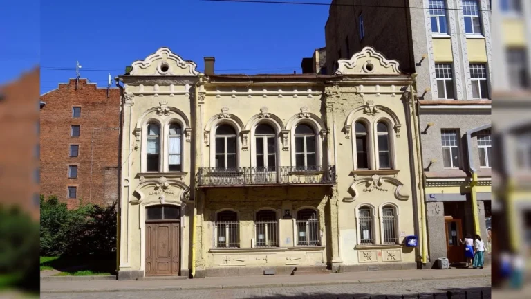 Исторический особняк в Выборге Ленинградской области продан за 30,6 млн рублей: что скрывает Дом купца Сергеева, или уникальный дворец рококо?