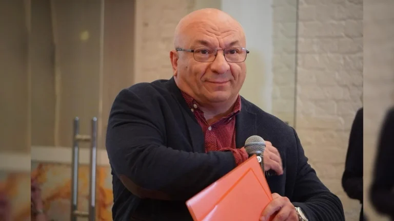 Где живет Михаил Богдасаров: квартира с перепланировкой и грамотным зонированием