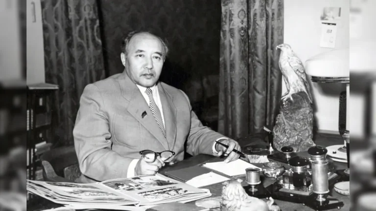 Если здание выкупят, то его снесут, или почему в Семее в Казахстане хотят лишить статуса памятника двухсотлетний дом, где жил писатель Мухтар Ауэзов