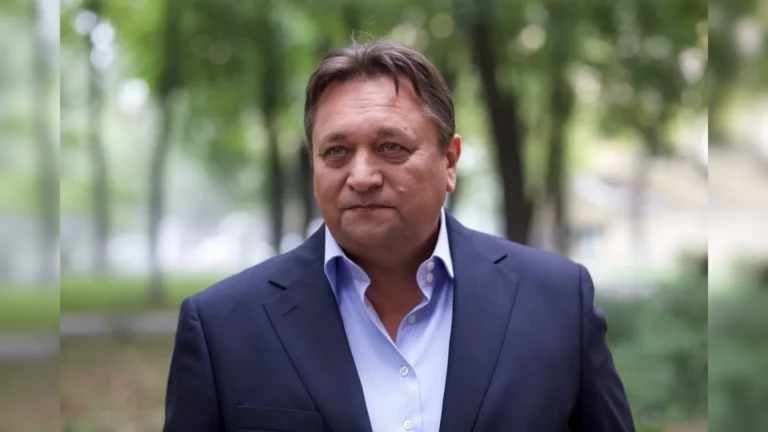 Где живет Александр Клюквин в Москве: интерьеры квартиры народного артиста и секреты уюта