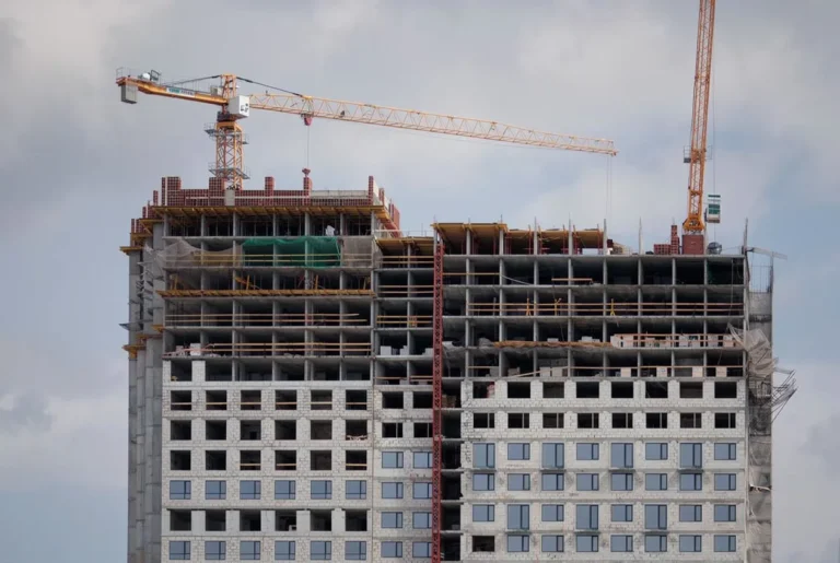 В Новосибирске могут возникнуть проблемы у большинства застройщиков из-за новых ограничений по реализации проектов КРТ