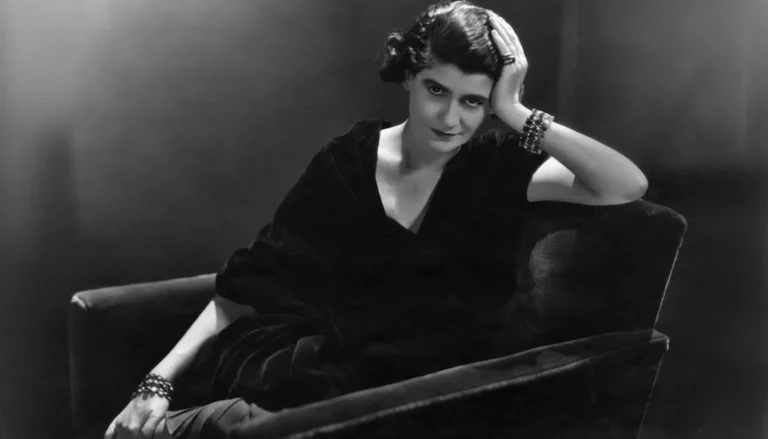 Где жила Коко Шанель в Париже: квартира над бутиком и легендарные апартаменты в Ritz, которые стали символом роскошного интерьера