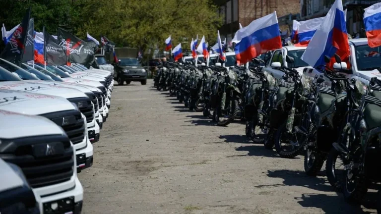 В преддверии Дня Победы бойцам СВО передали 150 единиц техники
