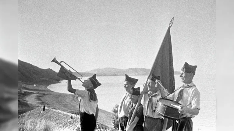Как строили «Артек»: от четырех палаток до территории размером с Монако — и как он стал самым известным детским лагерем СССР и России