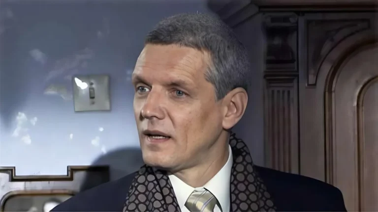 Патриаршие пруды, мансарда и камин на дровах: где живет Александр Галибин в Москве