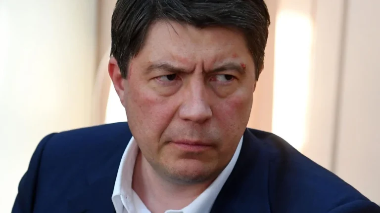 Особняк за 2,65 миллиарда рублей уходит с молотка: что скрывает роскошная резиденция экс-владельца «Югры» Алексея Хотина