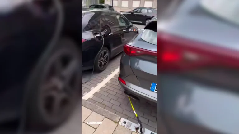 В Германии начали делать зарядные станции, встроенные прямо в бордюр и тротуар
