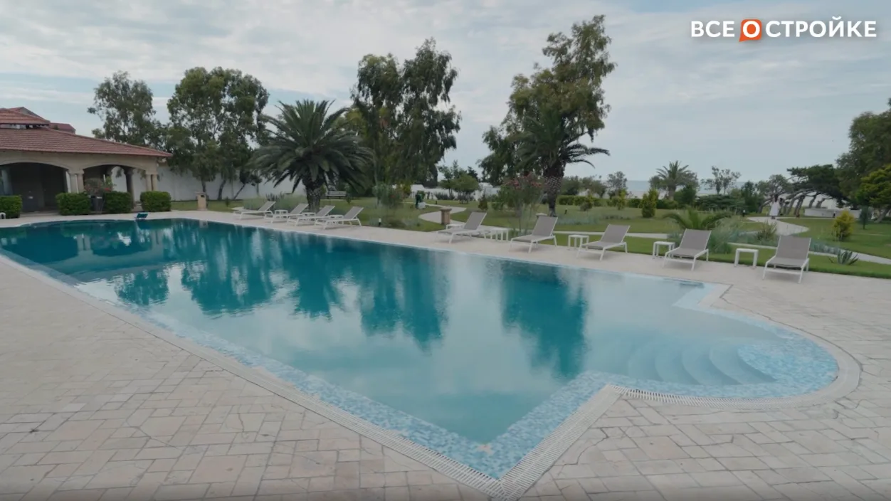 Бассейн Sea Breeze на родительской даче Эмина Агаларова