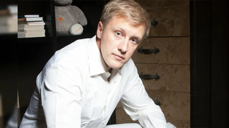 Где живет Сергей Горобченко: квартира на Покровке, жизнь между Москвой и Петербургом и почему актер выбрал не роскошь, а большую семейную квартиру